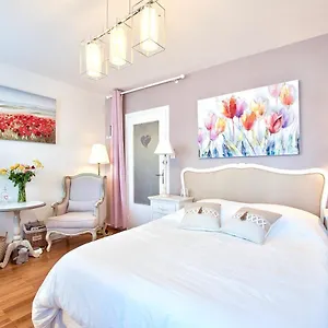 Frühstückspension Naturalbnb - D'hotes Bios, Ethiques - Au Calme, Confort Dans Fermee - Parking Gratuit, Securise - Garage Velos Et Motos - Offert Super Petit Dejeuner Local Et Bio Sucre Sale, Villeurbanne